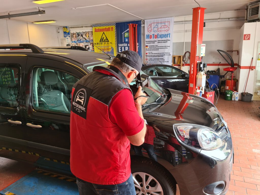 aport z wypadku samochodowym w Berlinie